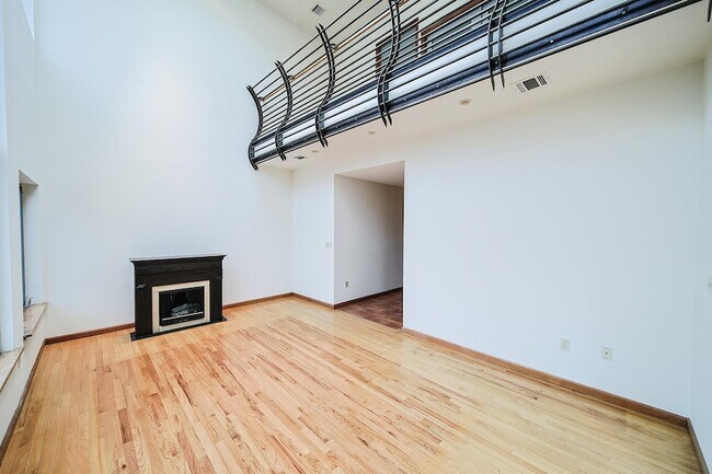 Building Photo - 220 Harrison Ave