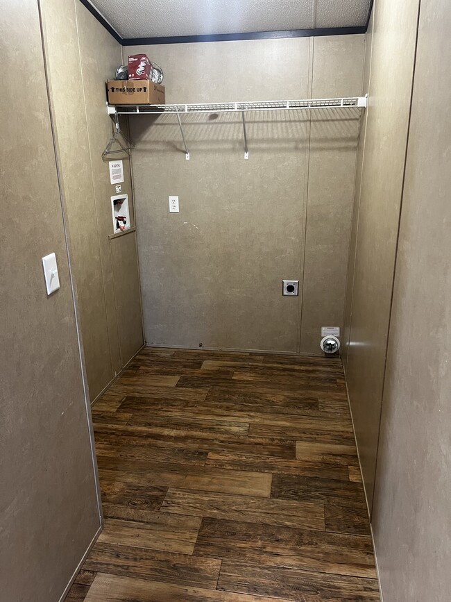 Building Photo - 513 N Avenue F