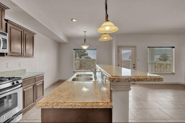 Building Photo - 11714 Dos Palmas Dr