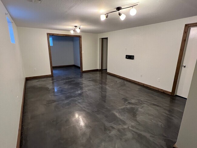 Building Photo - The home you have been waiting for!!!
