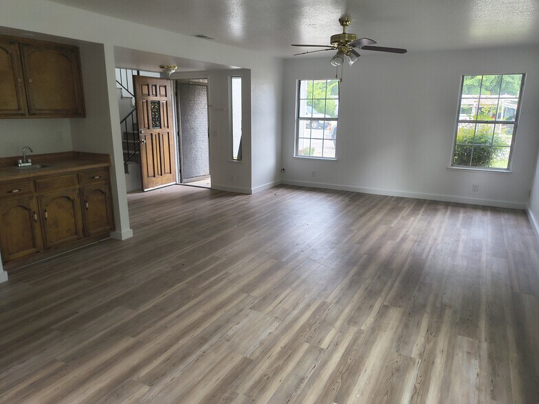 Building Photo - 310 Saint Michael Ct