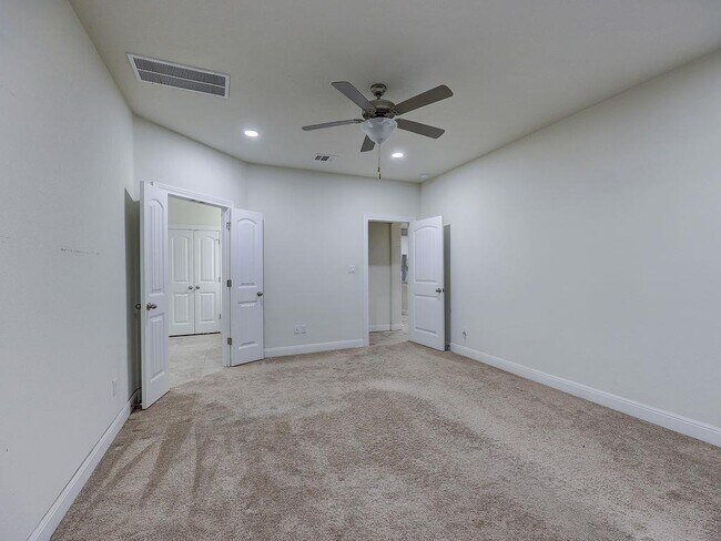 Building Photo - 4312 Privacy Hedge St