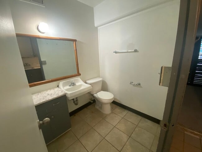 Building Photo - 505LEE