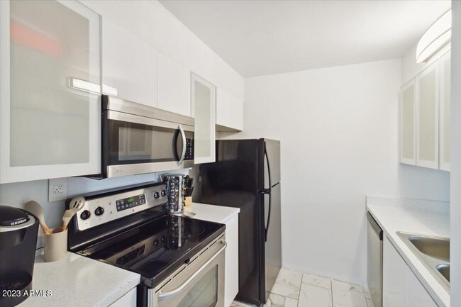 Building Photo - 7625 E Camelback Rd