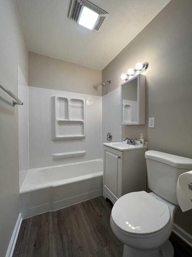 Building Photo - 4304 SE 8th St