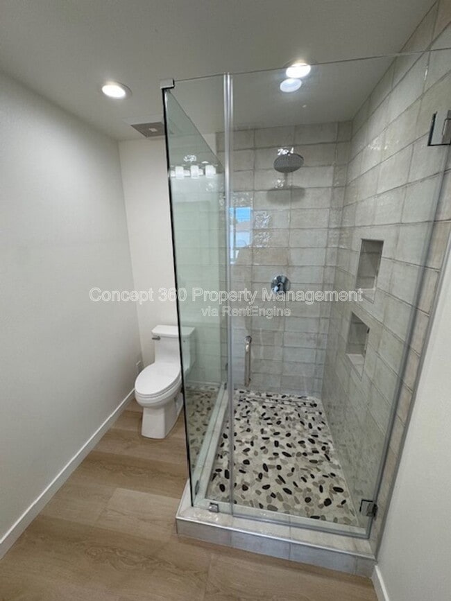 Building Photo - 6168 Briercrest Ave