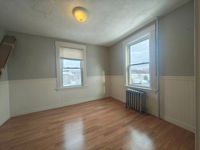 Building Photo - 7 Congress St