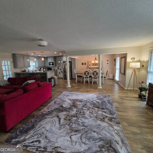 Building Photo - 930 Hill Pl