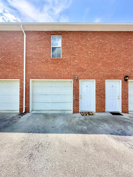 Building Photo - 805 Old Gray Station Rd