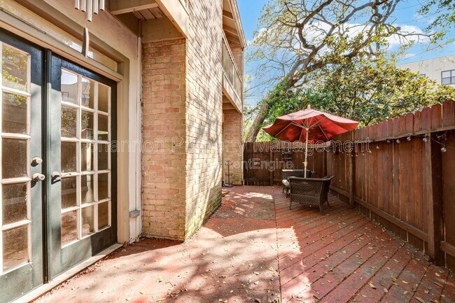 Building Photo - 2100 Tanglewilde St