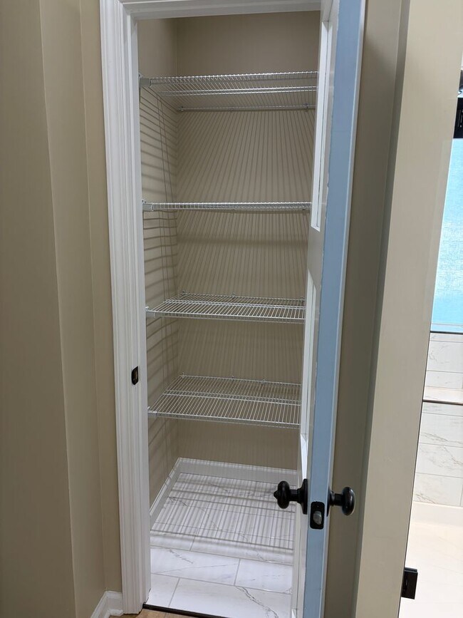 Building Photo - Beautiful Stepless Ranch