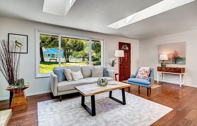 Building Photo - 18322 9th Ave NE