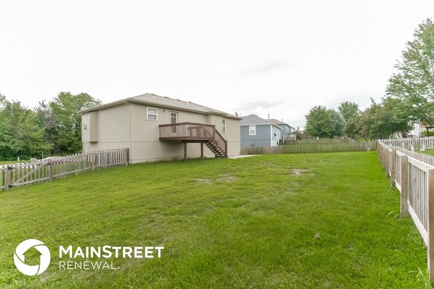 Building Photo - 1700 Clear Creek Dr