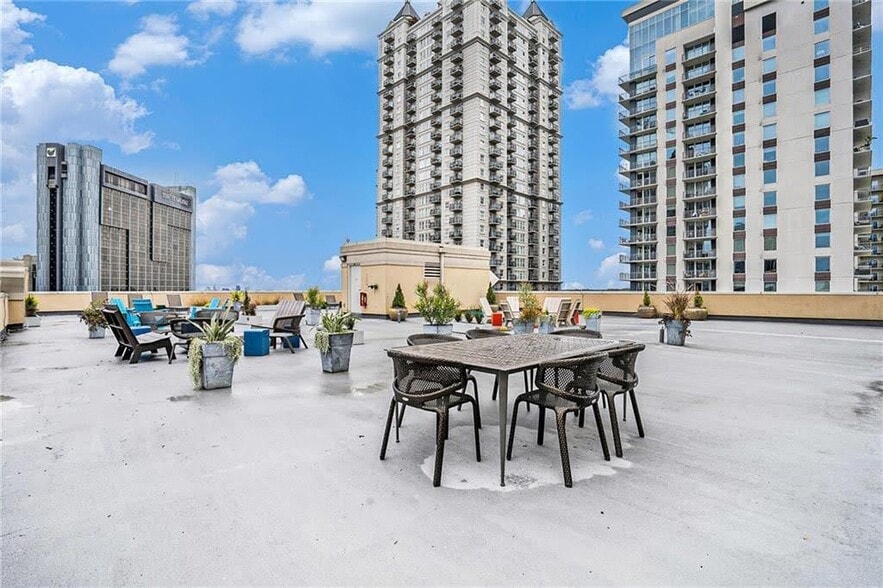 Building Photo - 1101 Juniper St NE