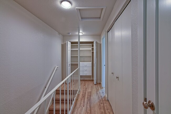 Building Photo - Stylishly Remodeled Condo in Prime Center Park Location