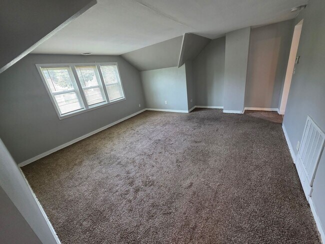 Building Photo - 7348 W Medford Ave