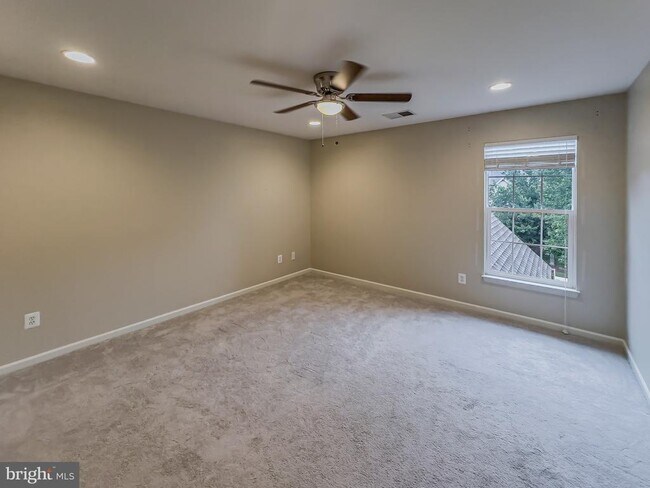Building Photo - 43263 Somerset Hills Terrace