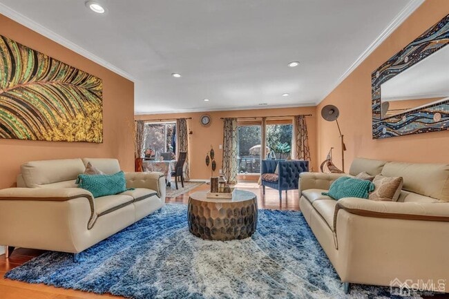 Building Photo - 47 Woodland Way