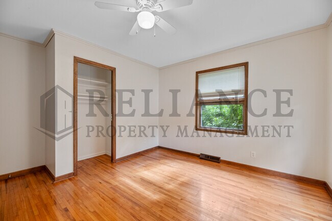 Building Photo - 614 N Brownthrush Ln
