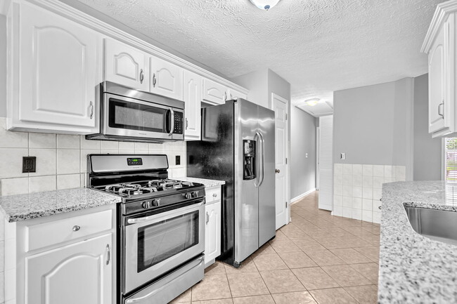 Building Photo - 825 Chatham Park Dr SW