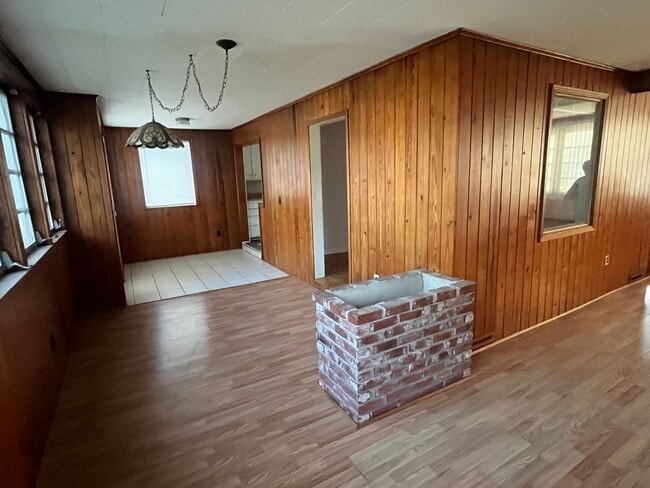 Building Photo - 3 Bedroom, 1 Bath home in Live Oak with la...