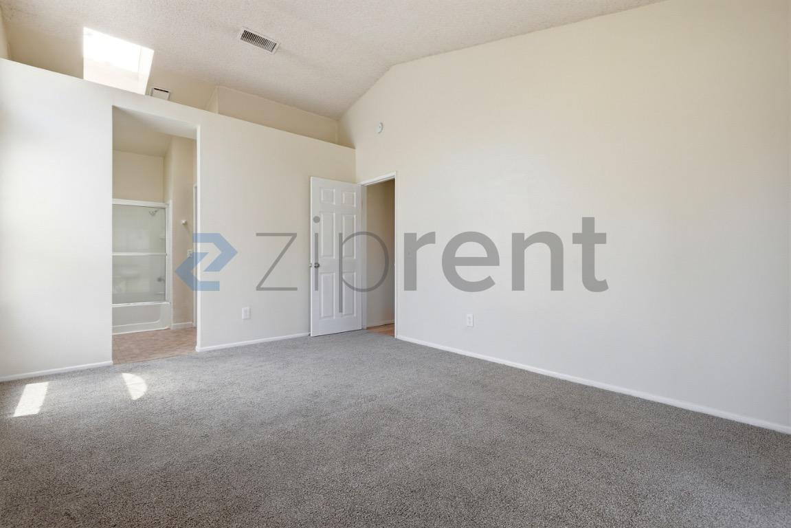 Building Photo - Unit