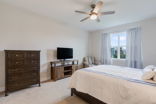 Building Photo - 210 Spg Hl Lk Lp