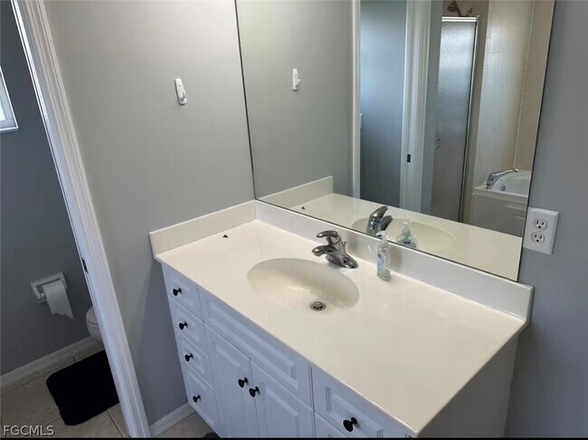 Building Photo - 1804 NW 20th Pl