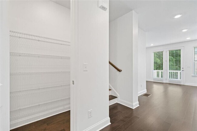 Building Photo - 4232 Hickory Pne Aly