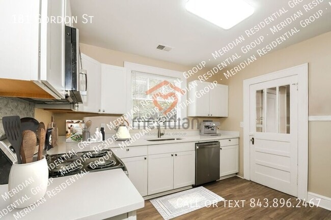 Building Photo - 181 Gordon St