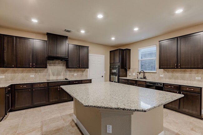 Building Photo - 1605 Constanta Dr