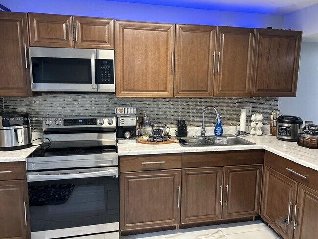 Building Photo - 6345 SW 138th Ct