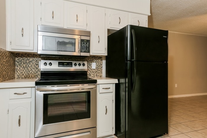 Building Photo - 8707 Oakhaven Dr