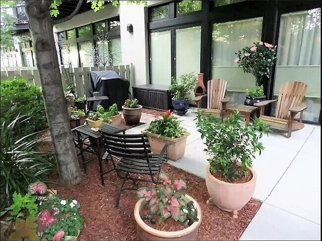 Building Photo - 1151 W 15th St