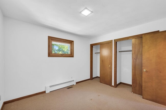 Building Photo - 1702 Golfview Dr