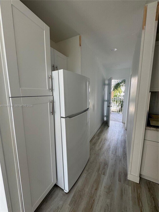 Building Photo - 1300 Lincoln Rd