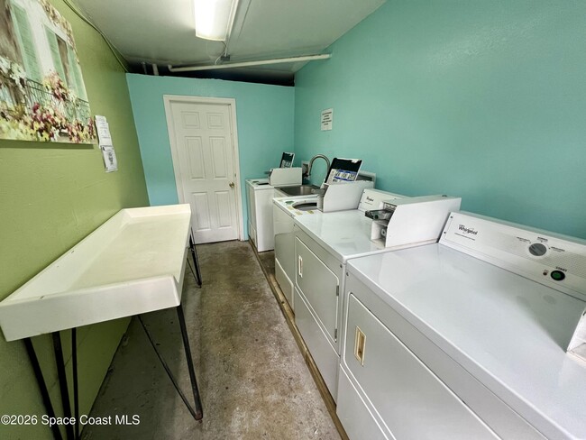 Building Photo - 1425 Oak St