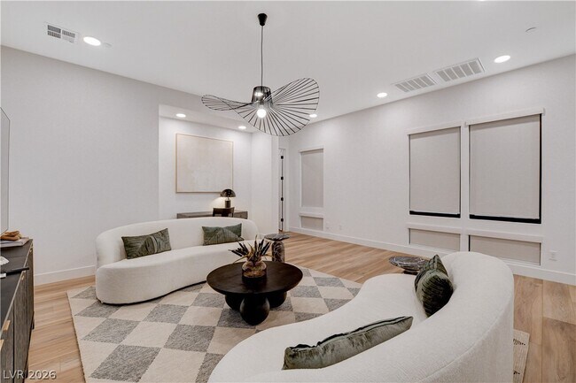 Building Photo - 779 Willits St