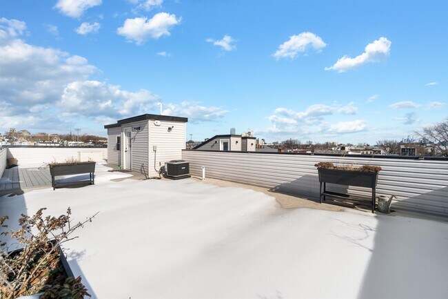 Building Photo - 94 Van Horne St