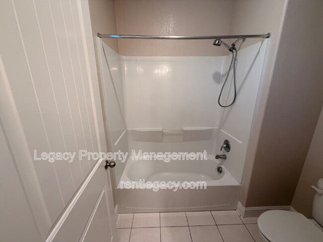 Building Photo - 3224 La Paz Dr