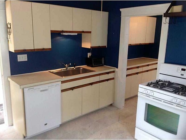 Building Photo - 140 Olney Ave