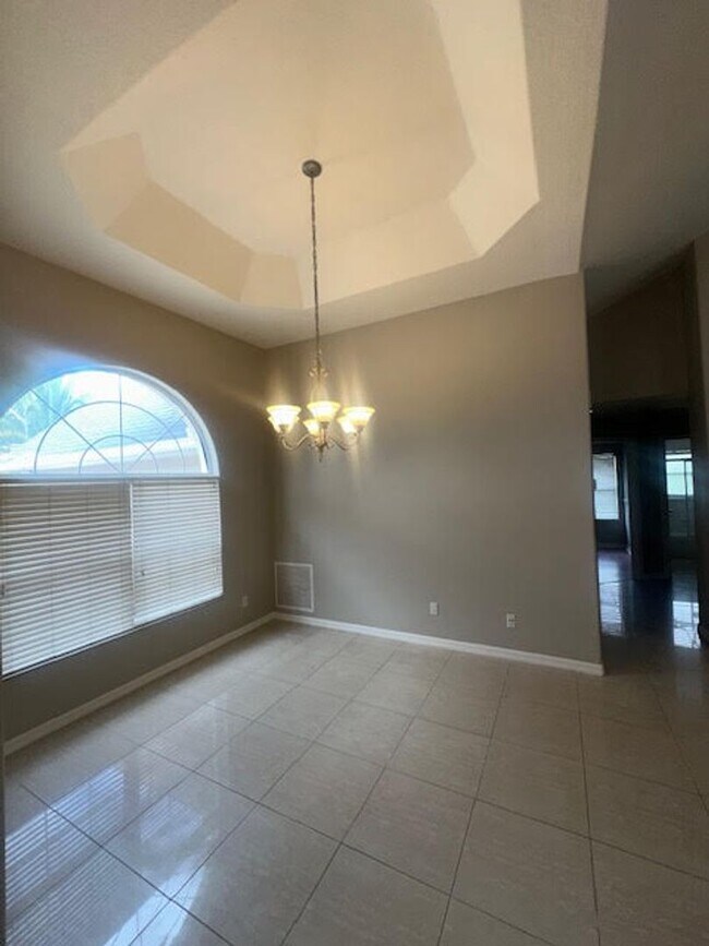 Building Photo - Pool home for rent !