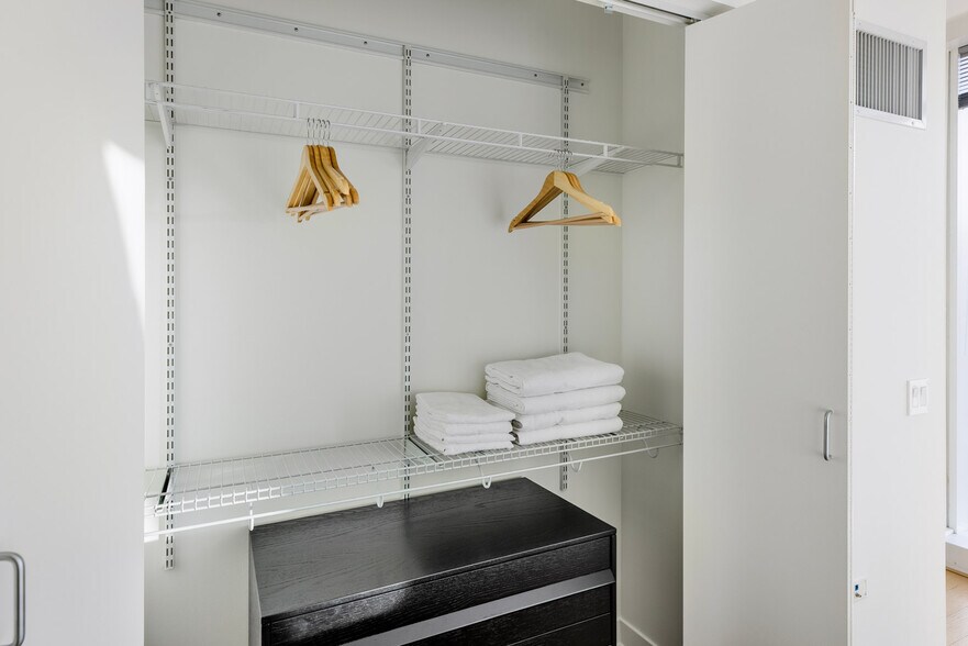 Building Photo - 340 E North Water St