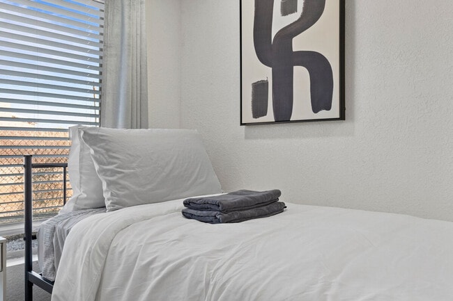 Building Photo - 4009 W Grant St