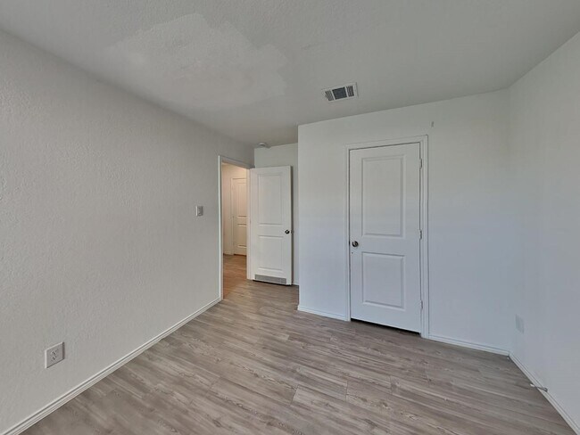 Building Photo - 5933 Antonio Pl