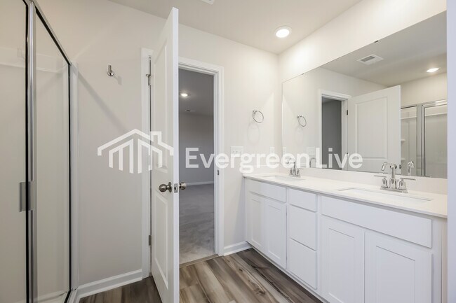 Building Photo - now