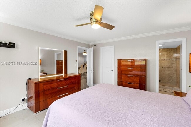 Building Photo - 9200 N Hollybrook Lake Dr