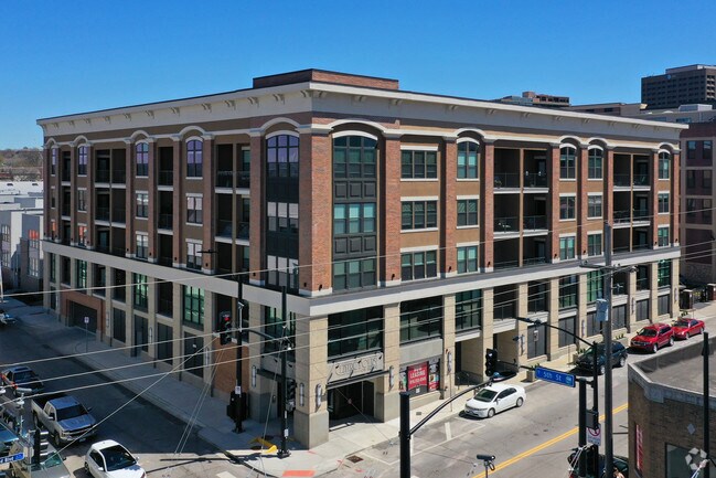 Building Photo - Oaks Centropolis Apartments