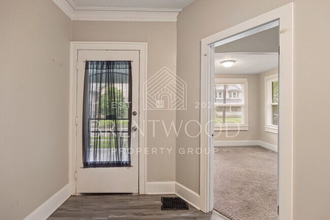 Building Photo - Updated and Move-In Ready 4-Bedroom Home