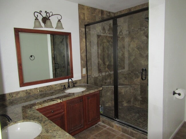 Building Photo - Nice 4 Bedroom + Den Home With Pool In AHW...